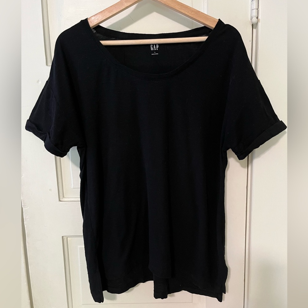 Gap Women’s Scoop Neck Loose Fit Tee